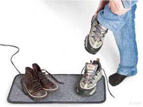 Nasse Schuhe als Ursache für die Entstehung von Pilzen auf den Zehennägeln